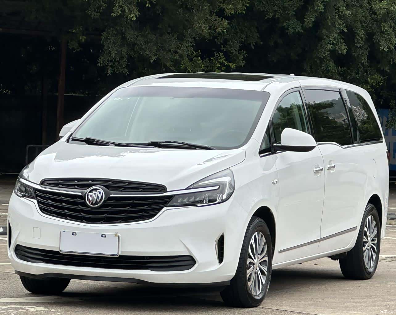 Buick GL8, 2021 1