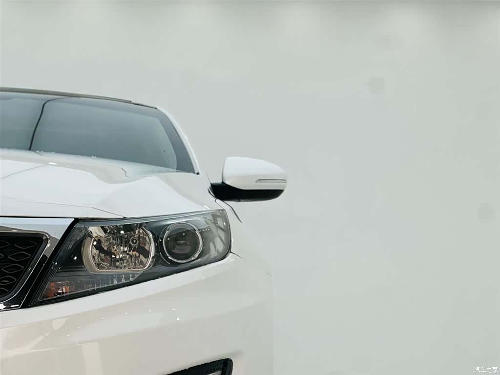 Kia K5, 2011 10