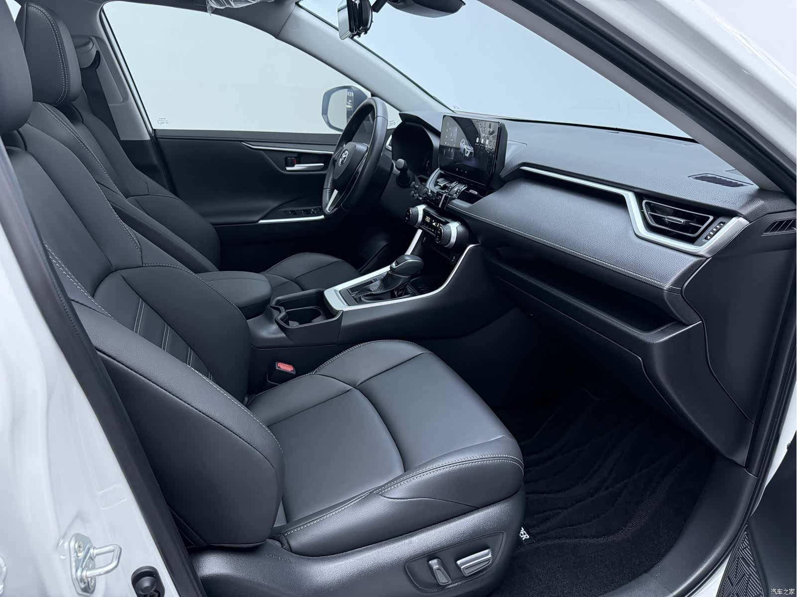 Toyota Wildlander, 2024 26