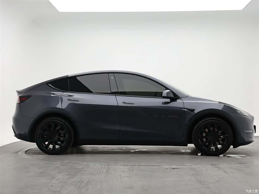 Tesla Model Y, 2021 все фото