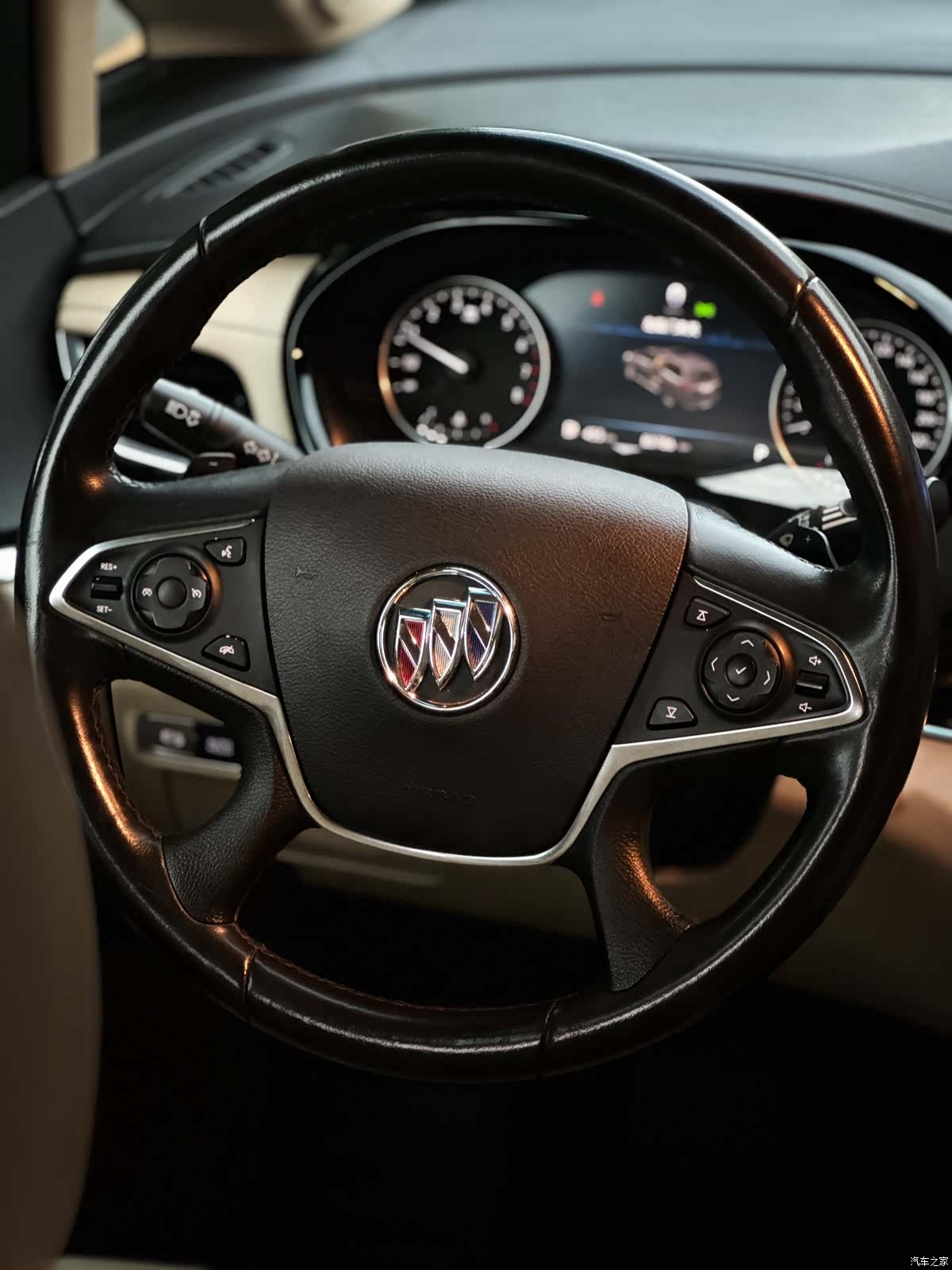 Buick GL8, 2023 3