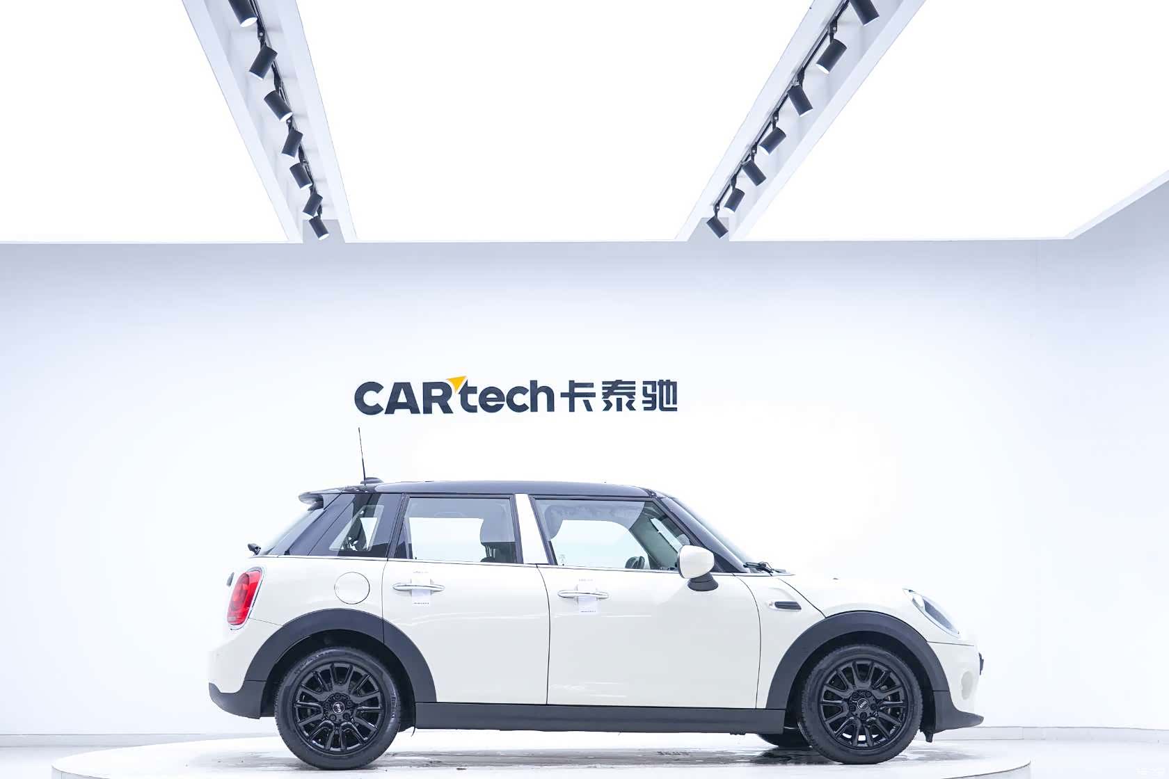 Mini ONE, 2019 4