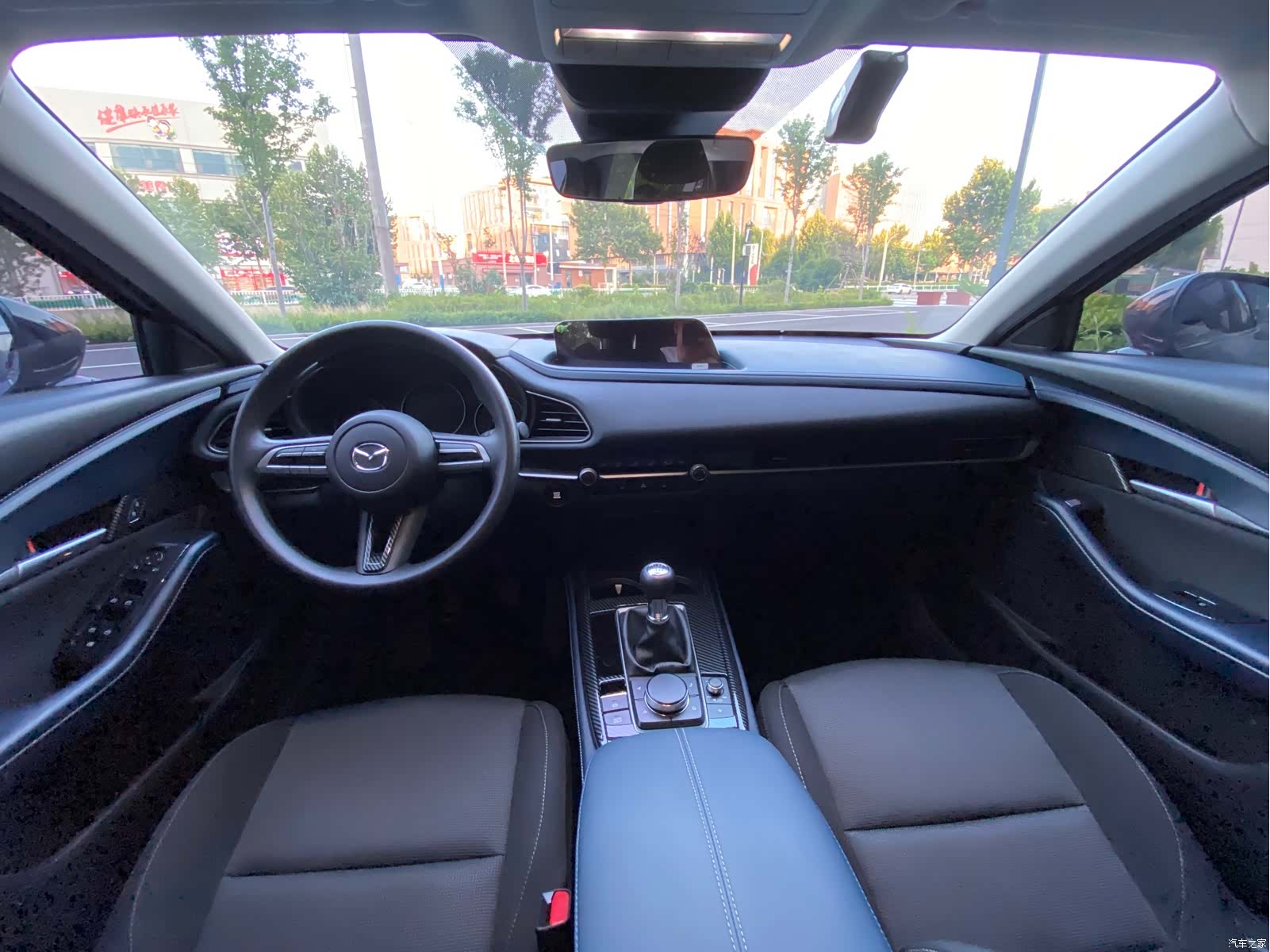 Mazda CX-30, 2023 все фото