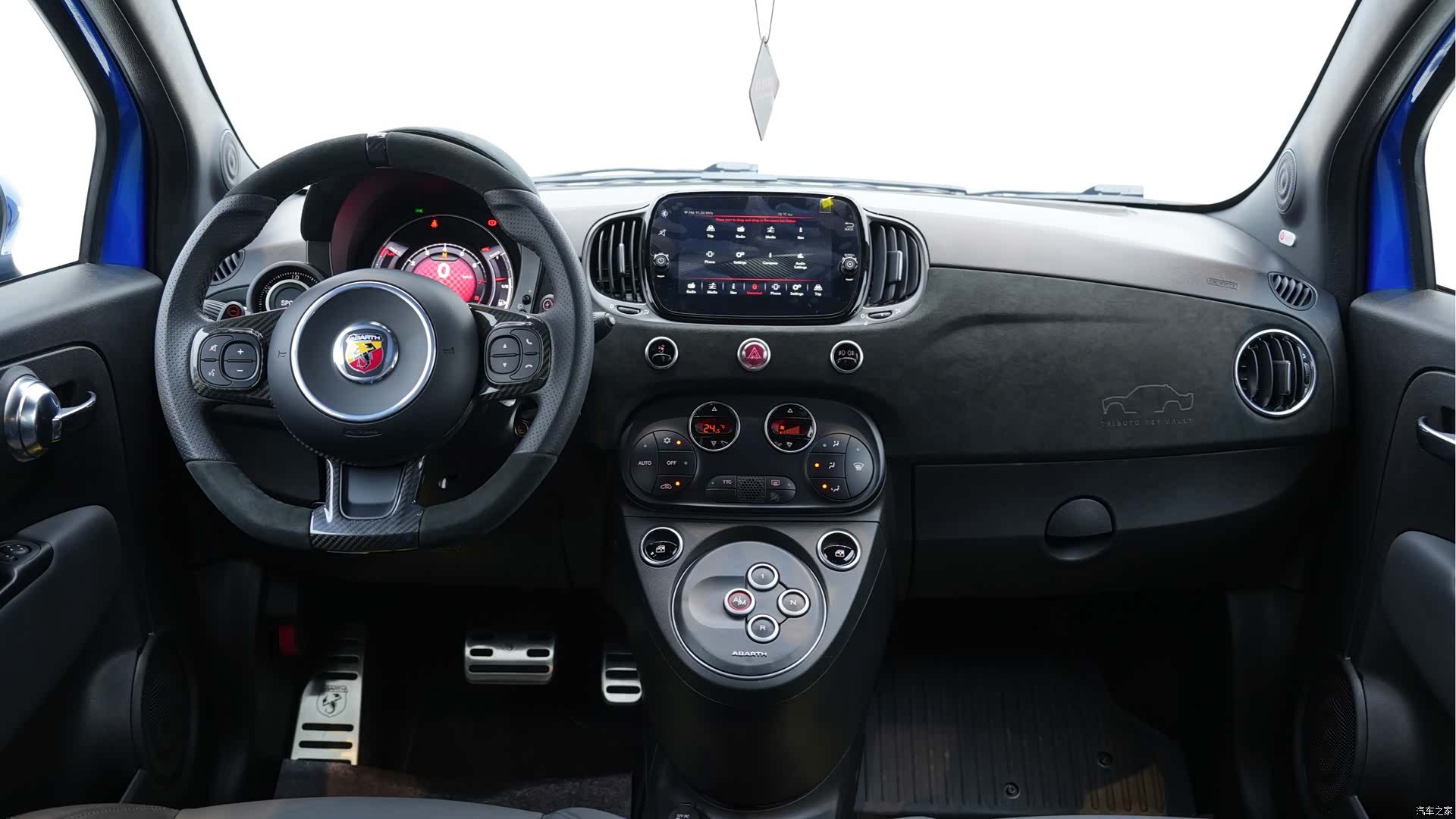 Abarth 695, 2024 8