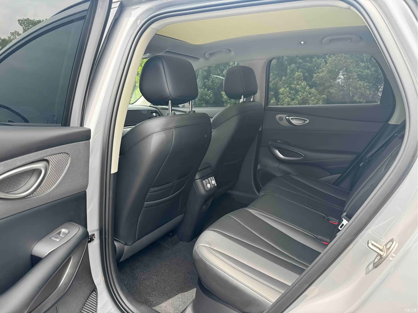 BYD HiAce, 2025 11