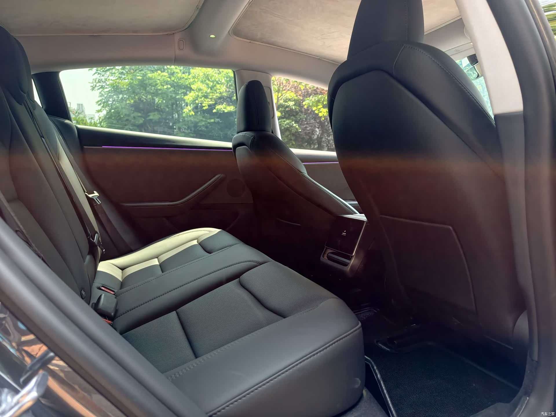 Tesla Model 3, 2025 10