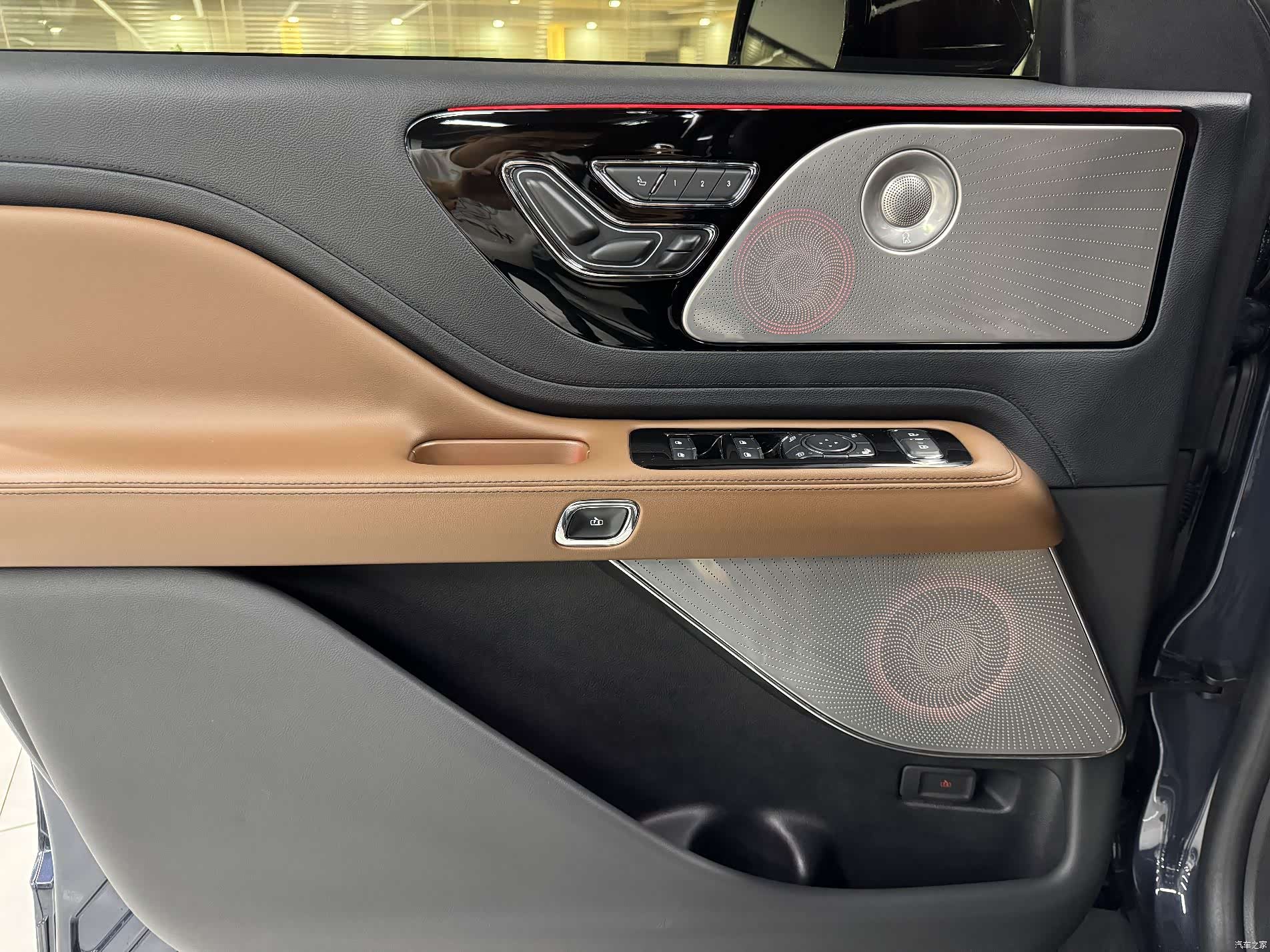Lincoln Aviator, 2023 15