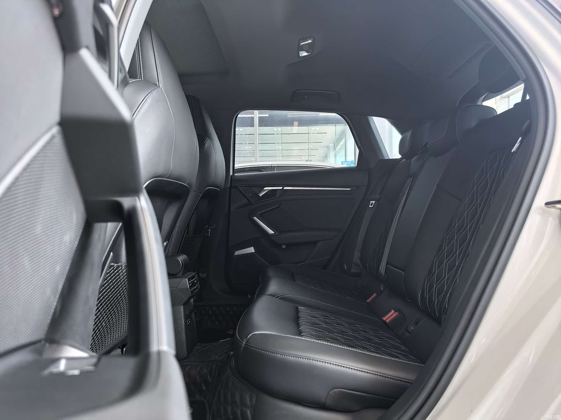 Audi Flying Spur, 2025 12