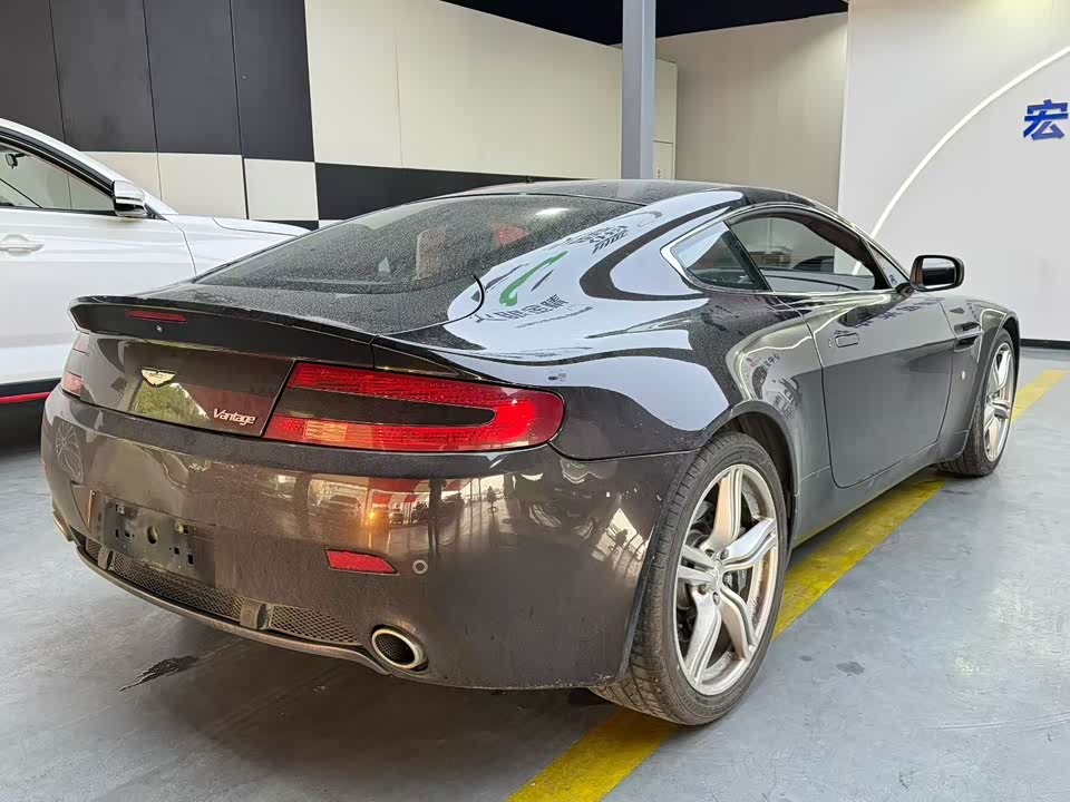Aston Martin V8 Vantage