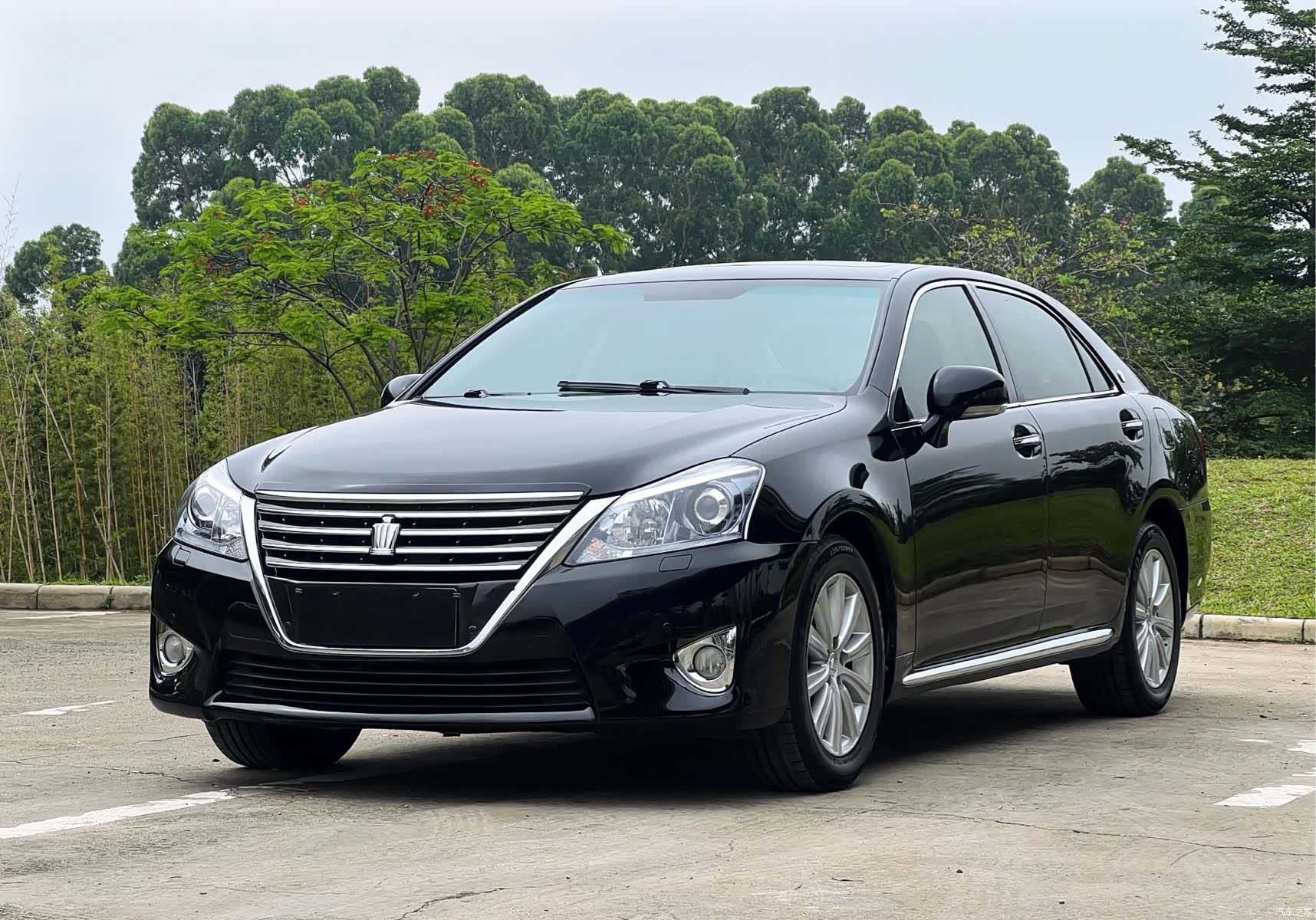 Toyota Crown, 2013 1