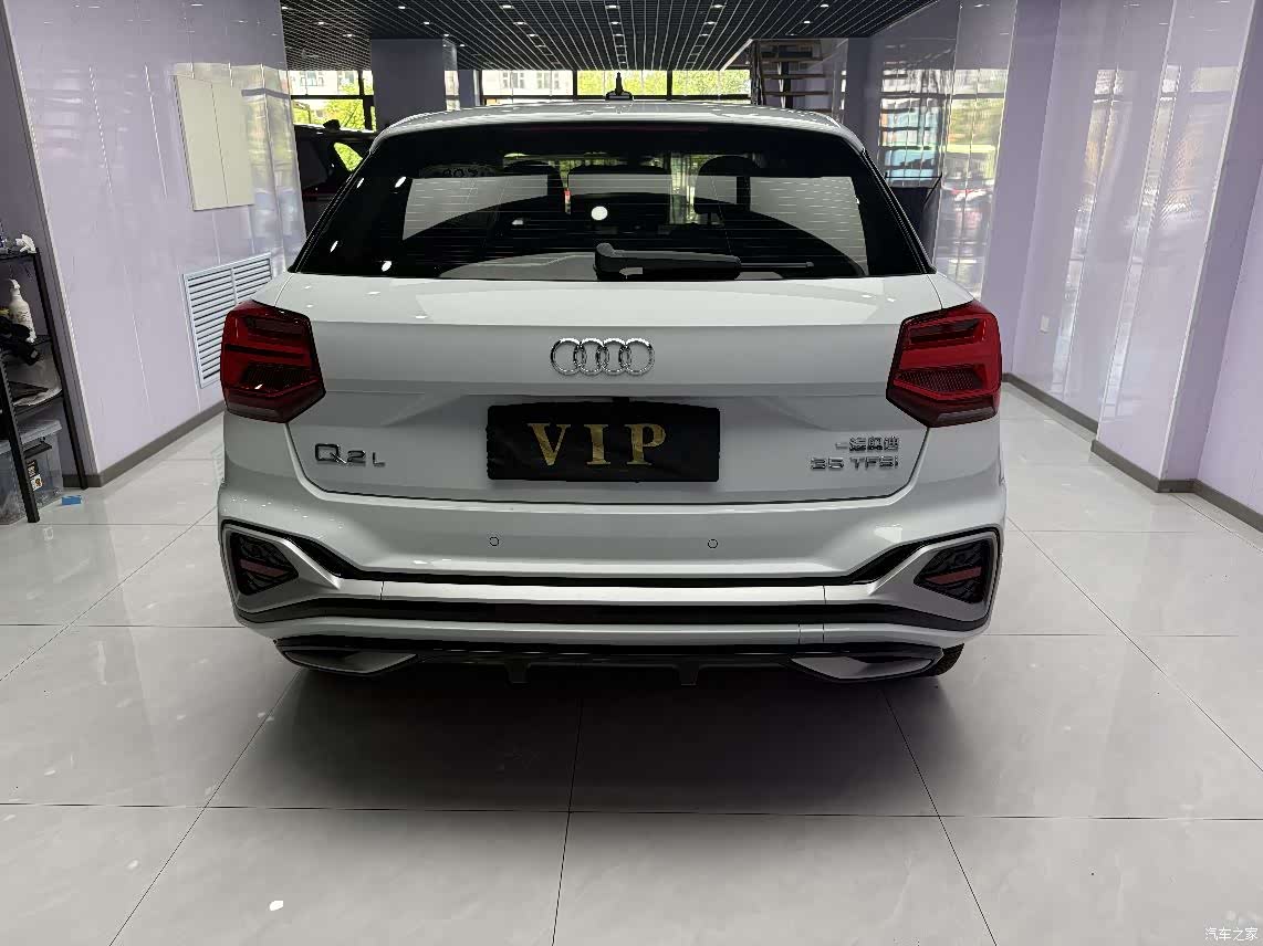 Audi Q2L, 2023 3