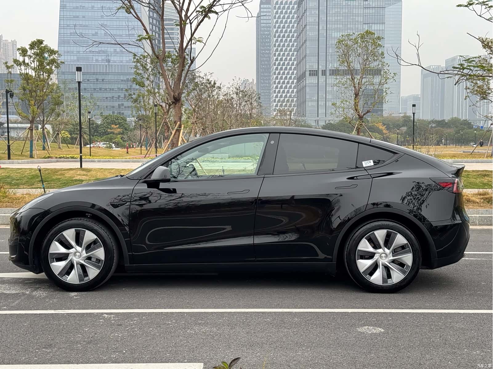 Tesla Model Y, 2023 4