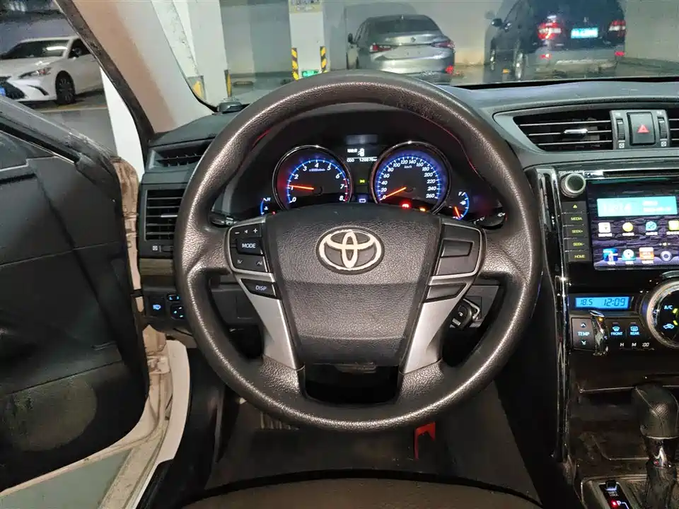 Toyota Reiz