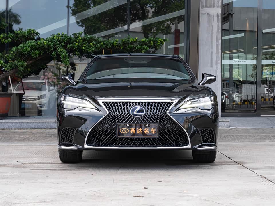 Lexus LS