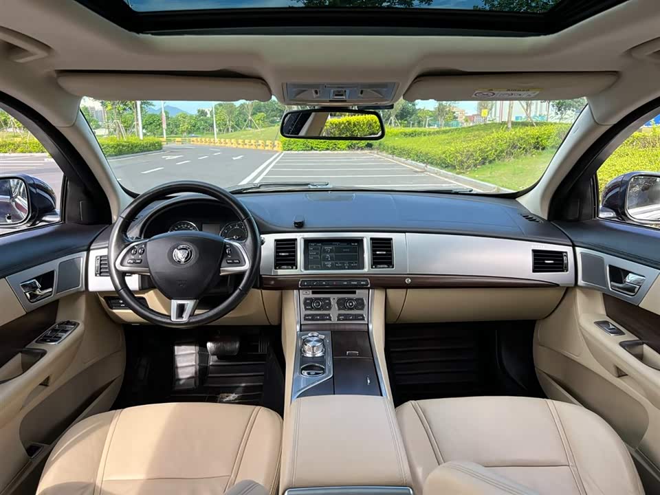 Jaguar XF