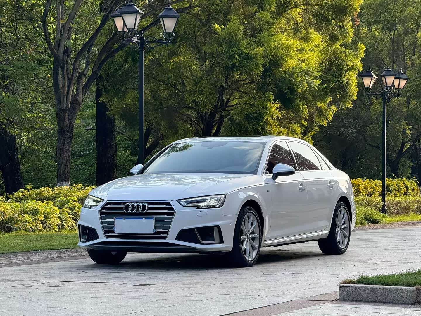 Audi A4L, 2019 1