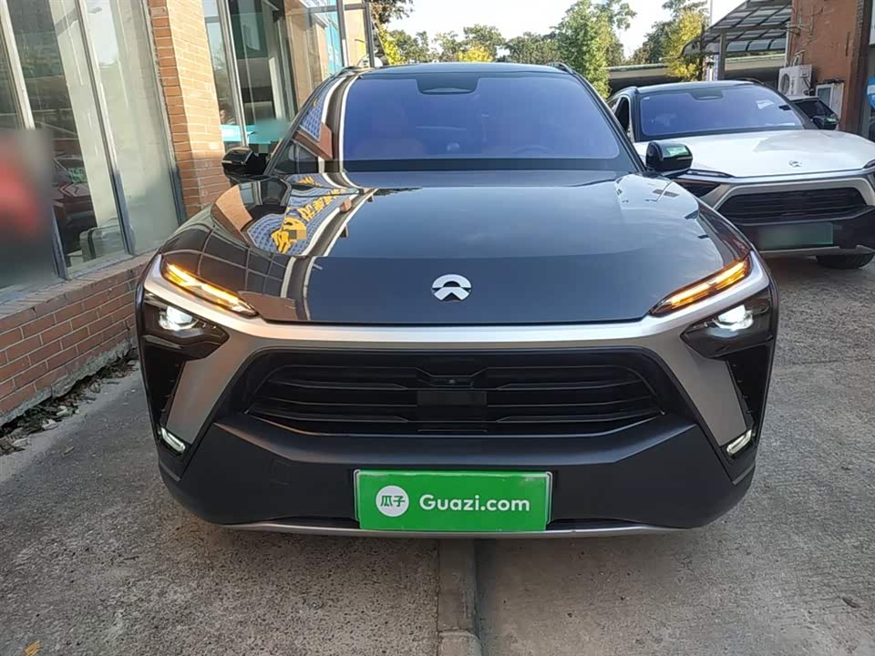 NIO ES8