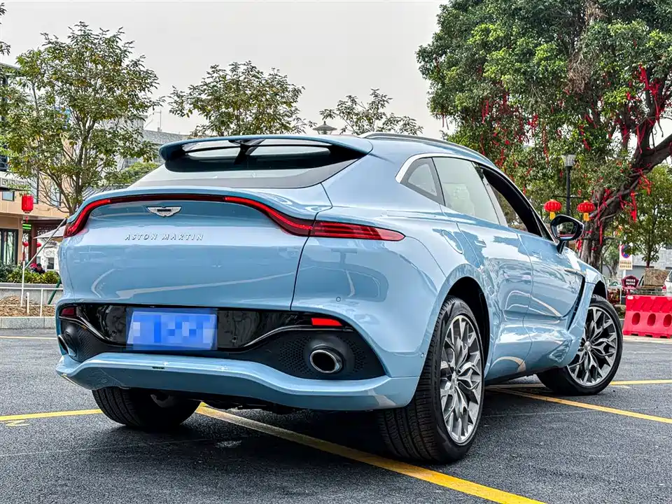 Aston Martin DBX Aston Martin DBX