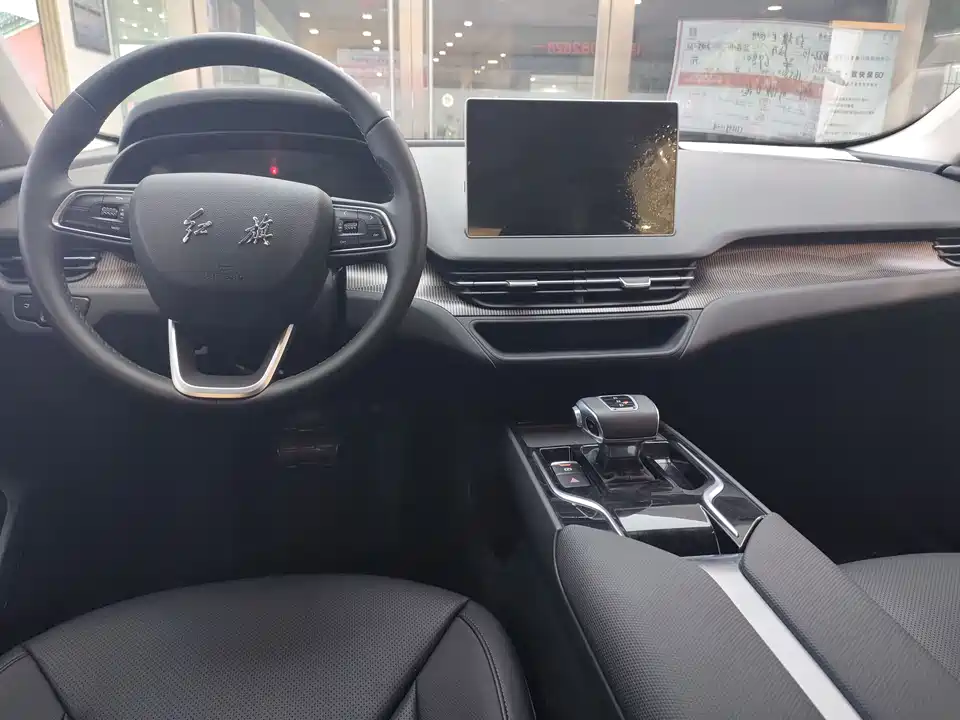Hongqi E-QM5