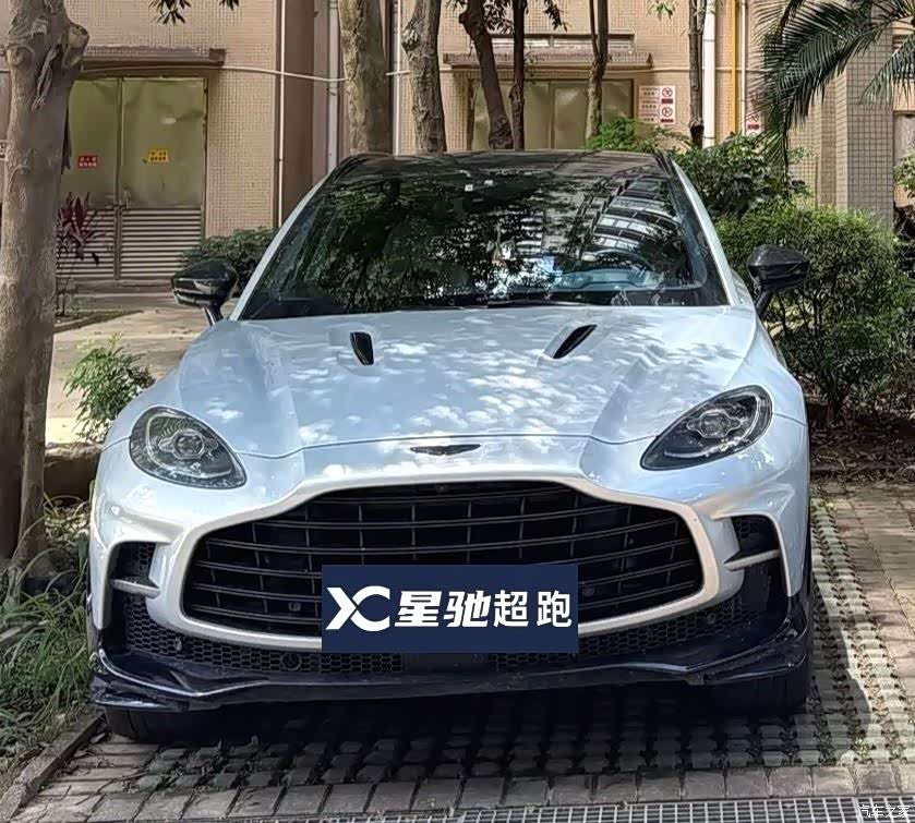 Aston Martin DBX, 2022 2
