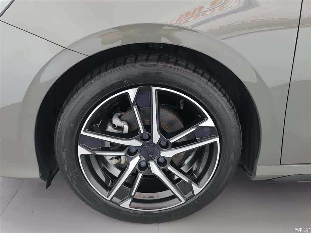 Geely Binray, 2022 17