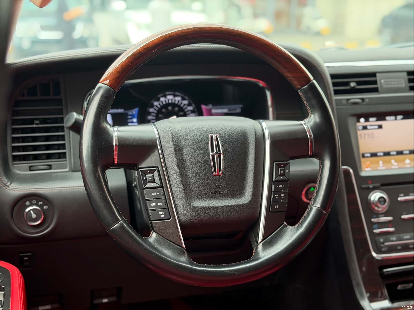 Lincoln Navigator, 2017 13