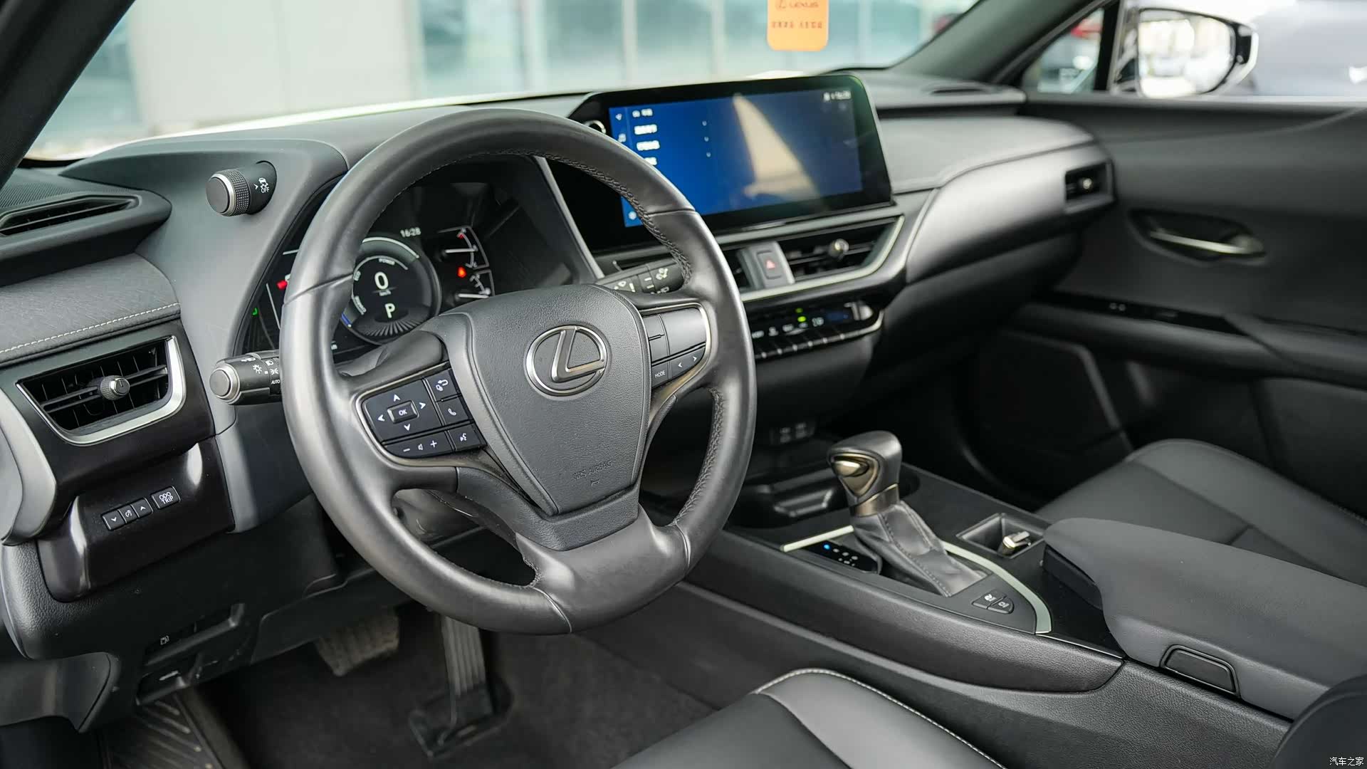Lexus UX, 2023 9