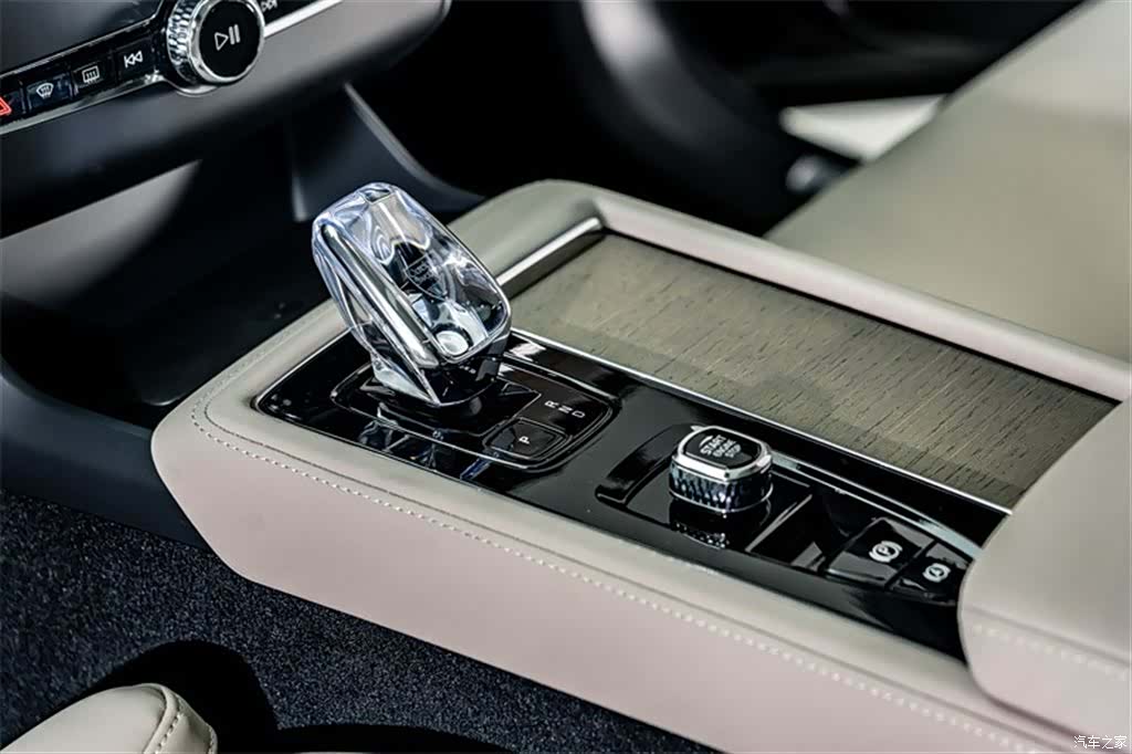 Volvo XC90, 2026 12