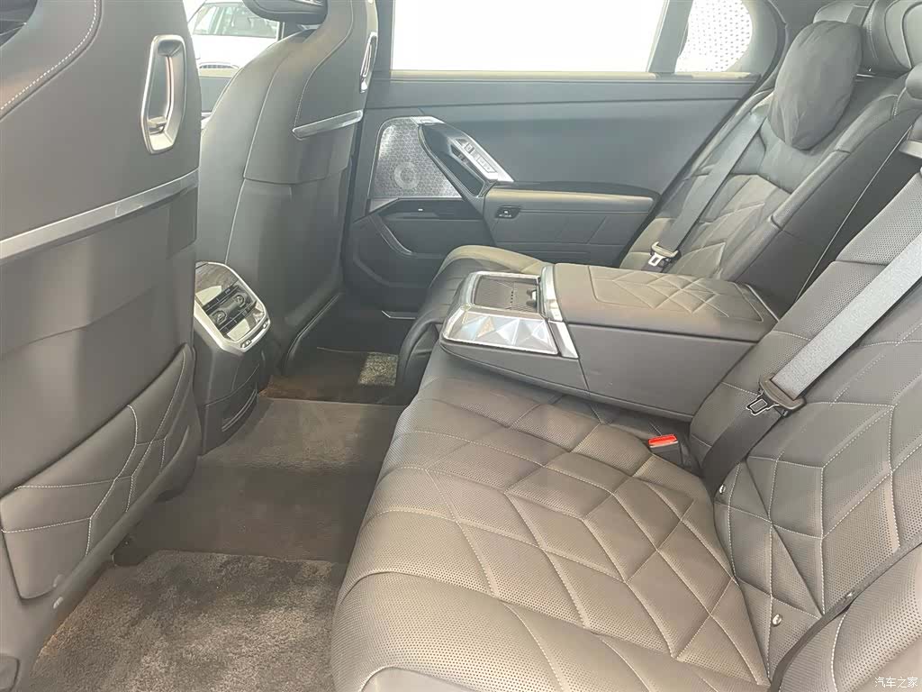 BMW i7, 2024 11