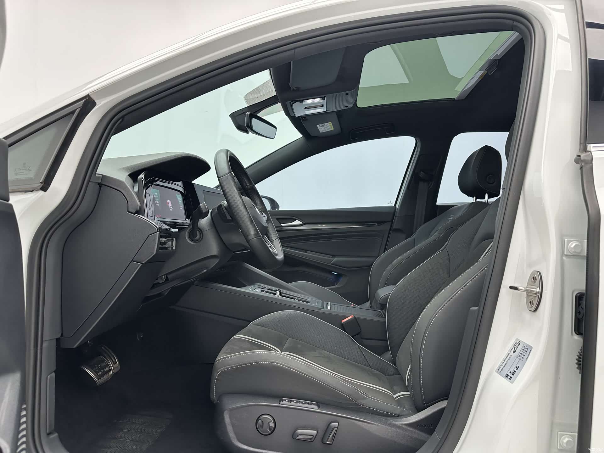 Volkswagen Golf, 2023 все фото