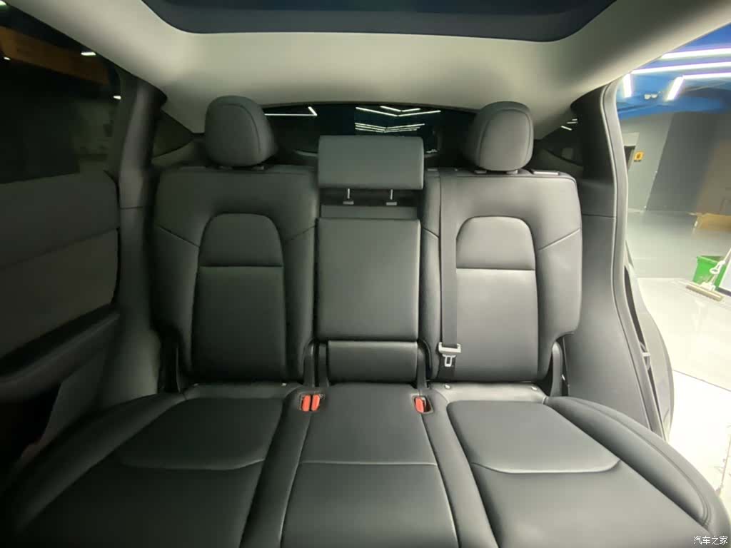 Tesla Model Y, 2024 22