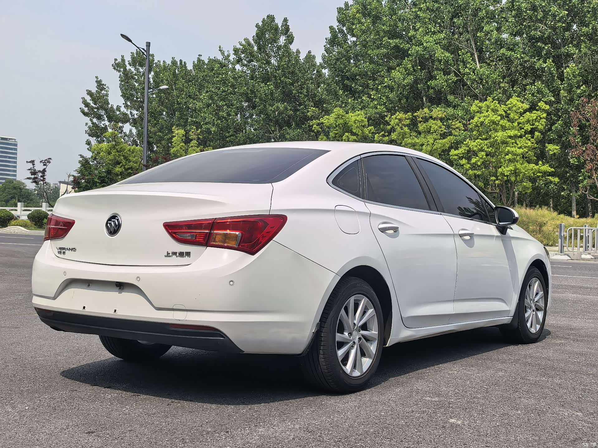 Buick Verano, 2017 9