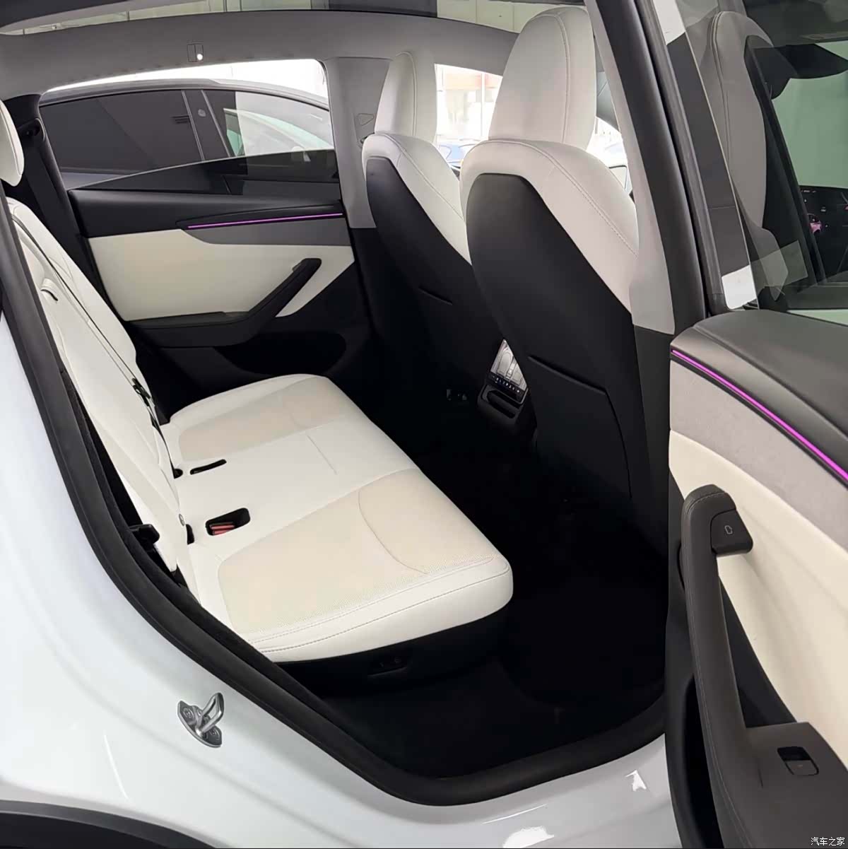 Tesla Model Y, 2025 8