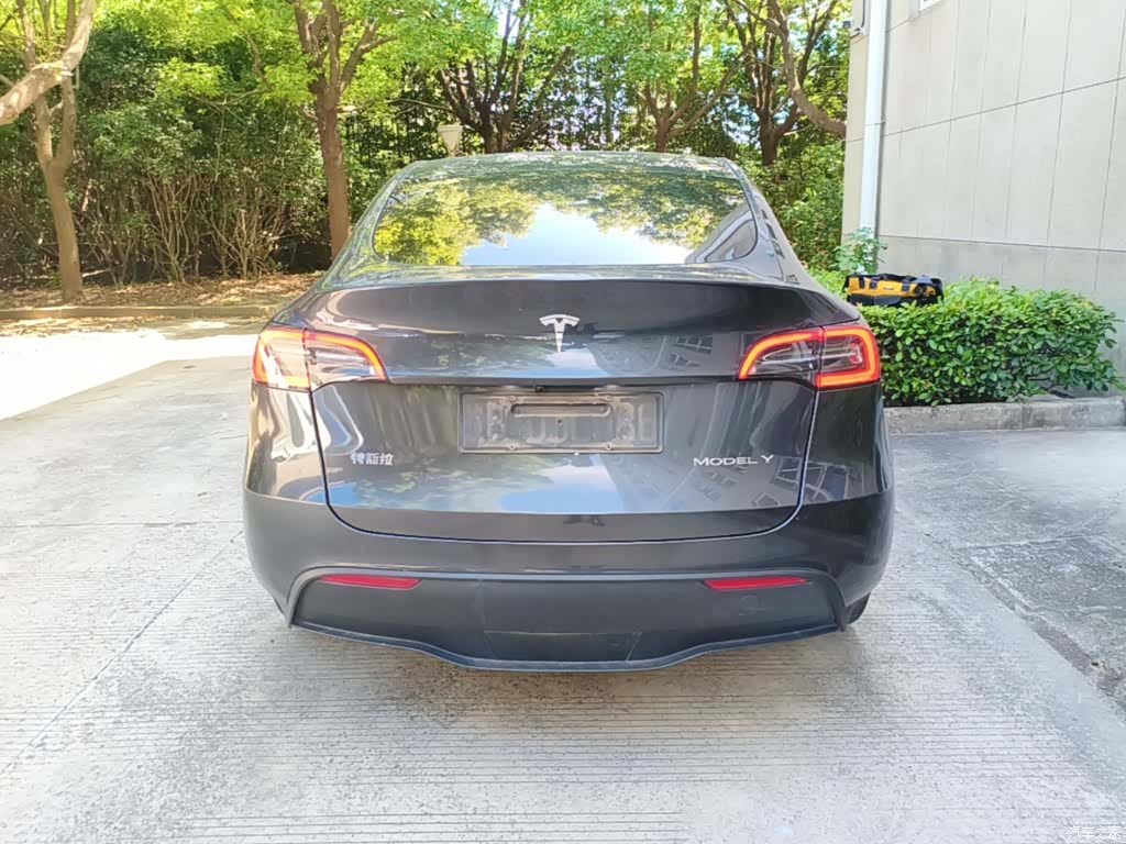 Tesla Model Y, 2024 6