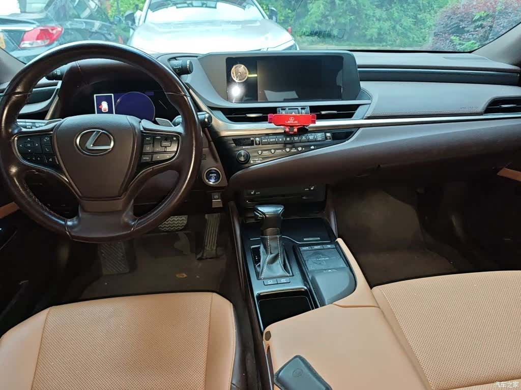 Lexus ES, 2019 13