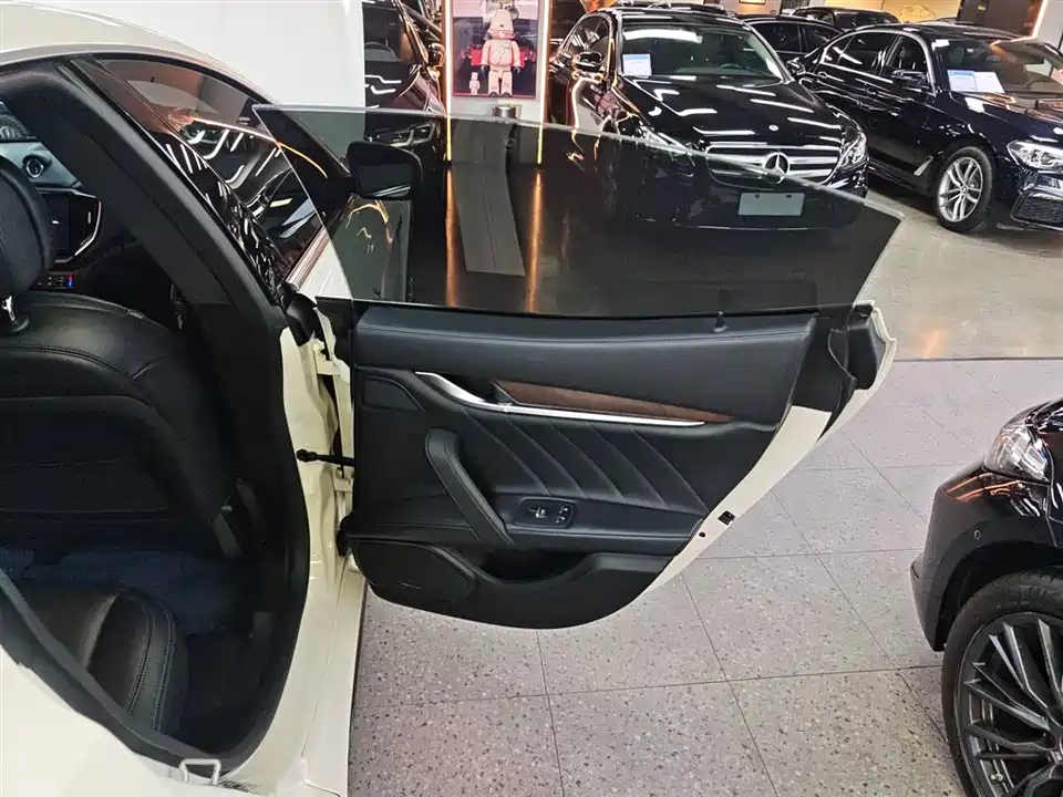 Maserati Ghibli Maserati Ghibli