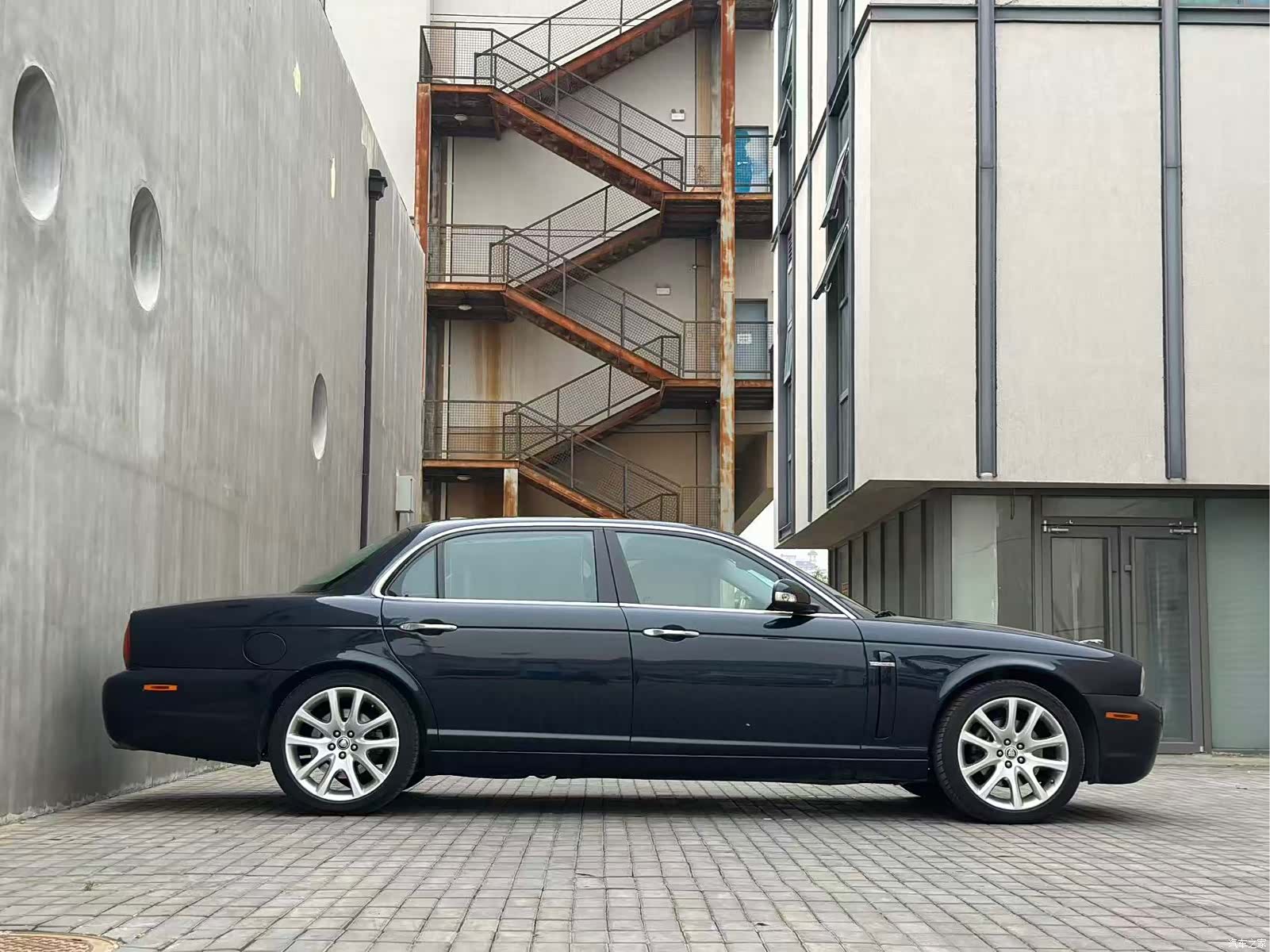 Jaguar XJ, 2008 8