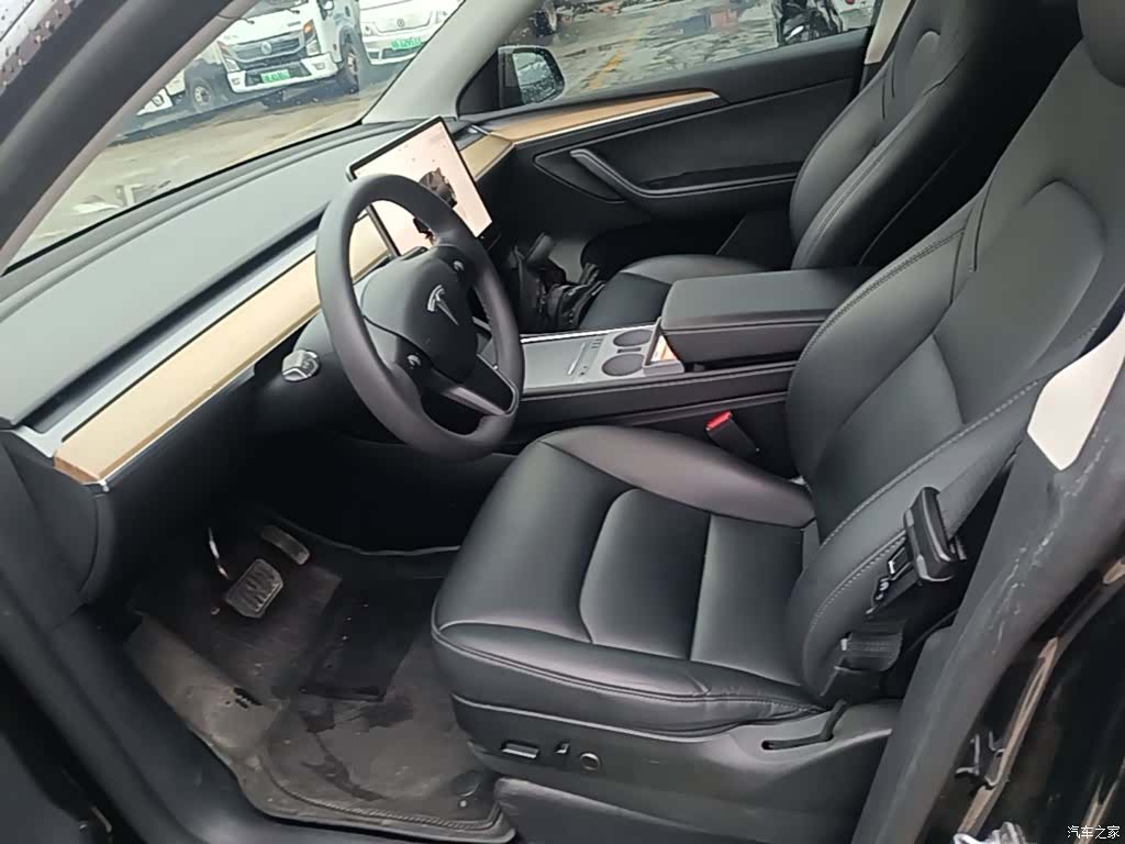 Tesla Model Y, 2023 15