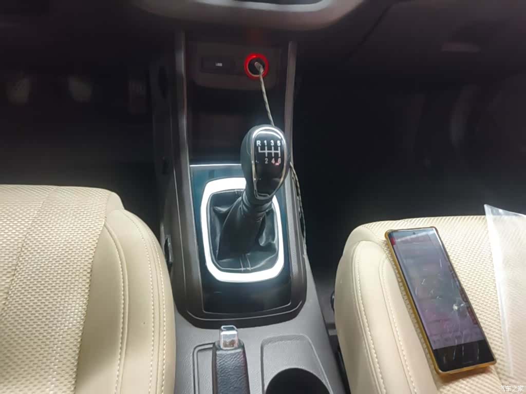 Wuling 310W, 2018 14
