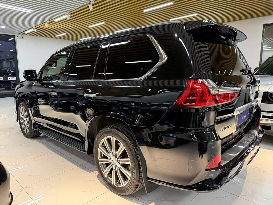Lexus LX