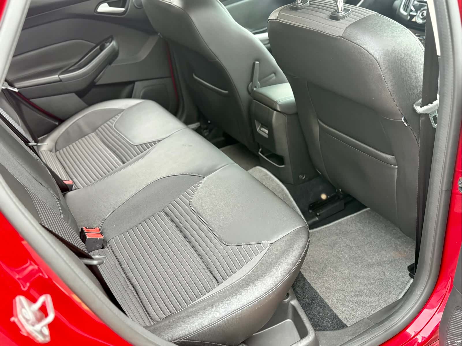 Ford Focus, 2016 12