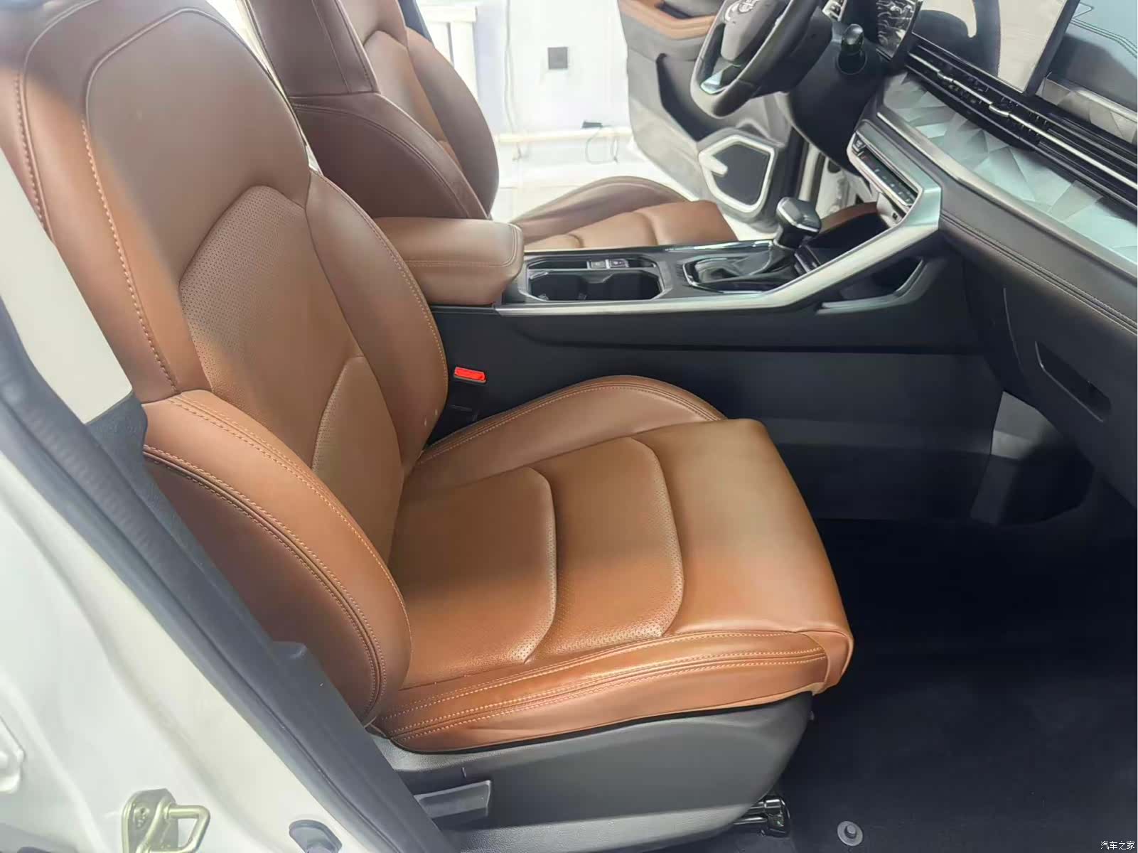 Geely X6, 2022 21