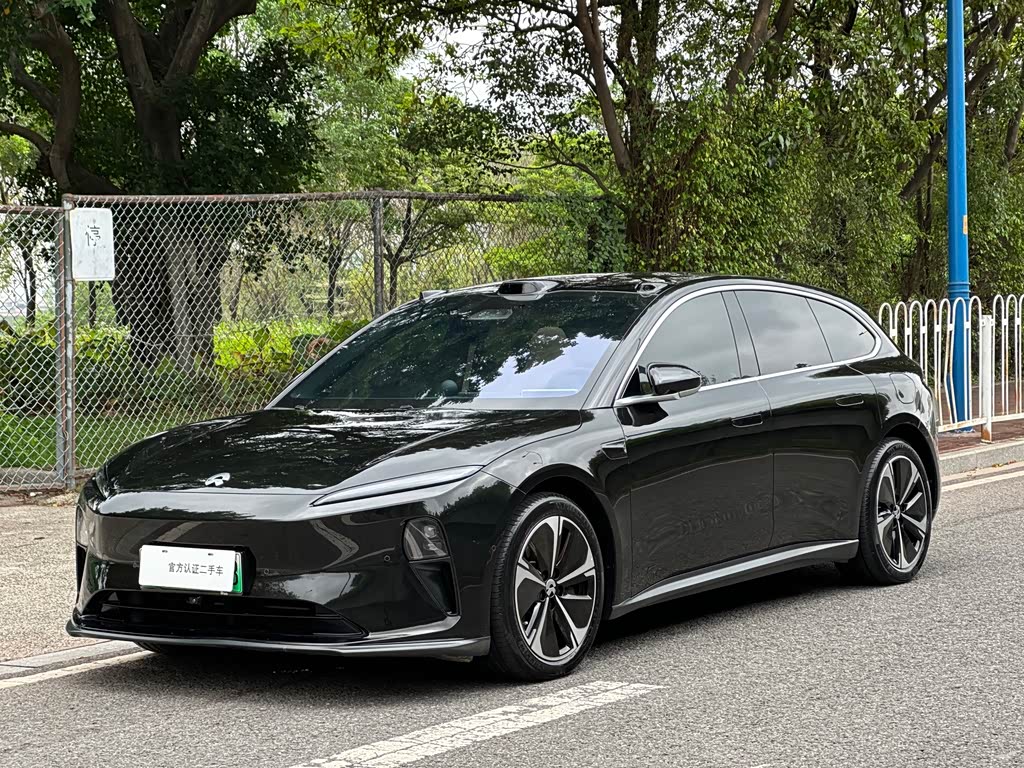 NIO ET5