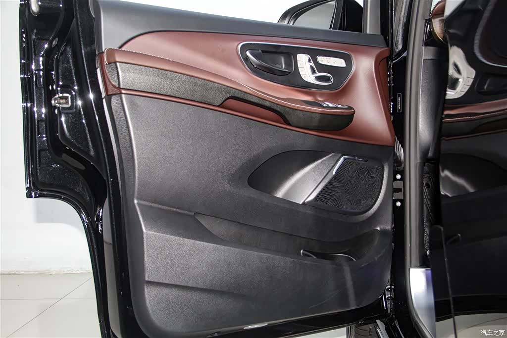 Mercedes-Benz V-Class, 2023 26