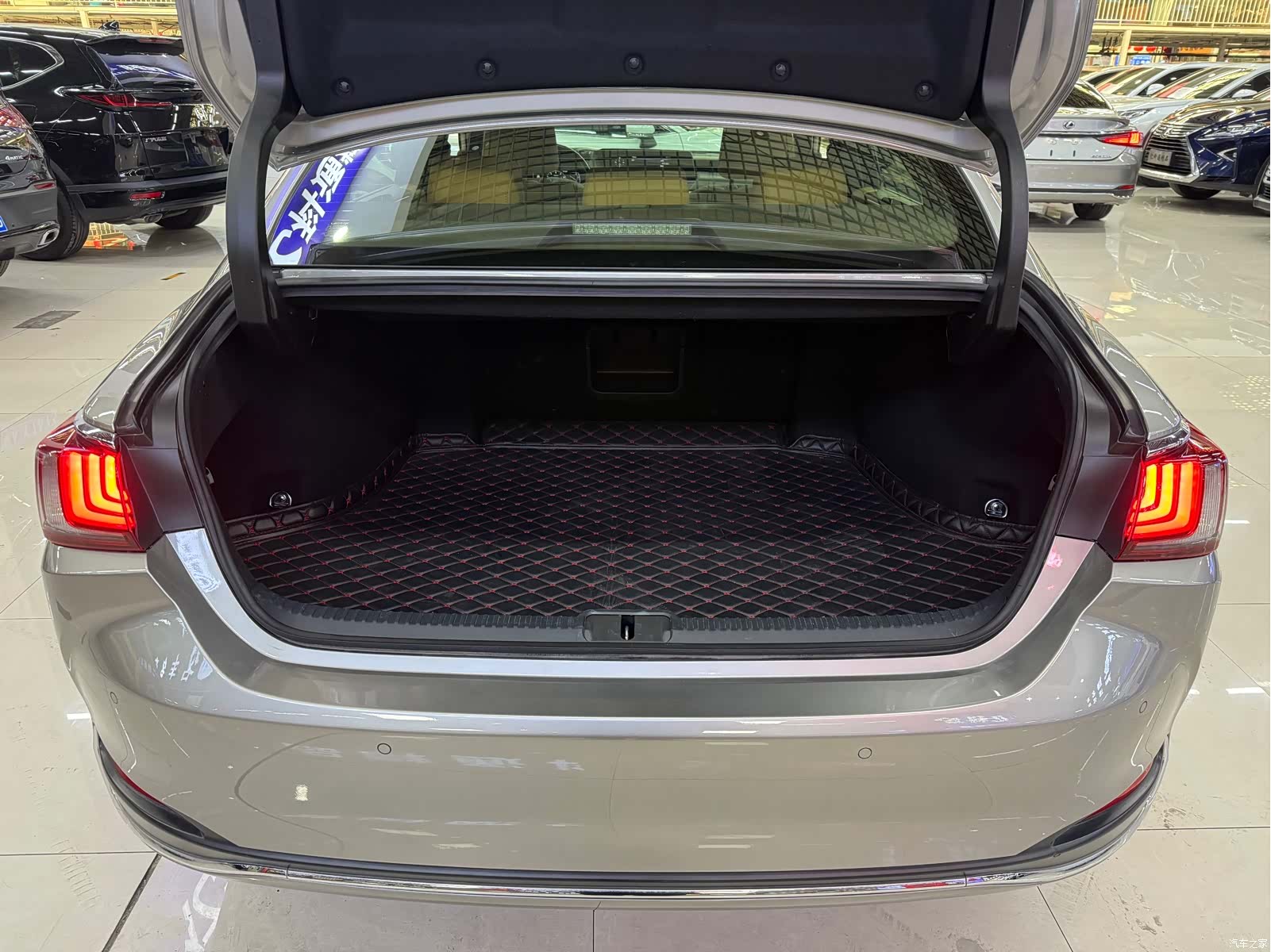 Lexus ES, 2019 15