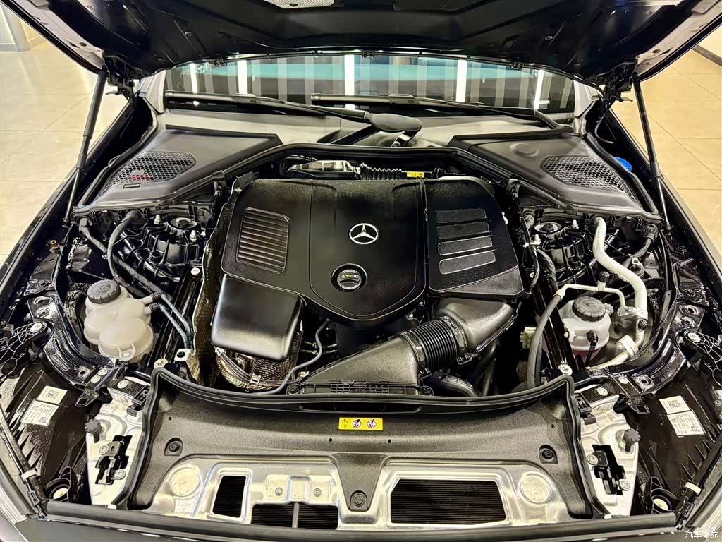 Mercedes-Benz E-Class, 2024 11