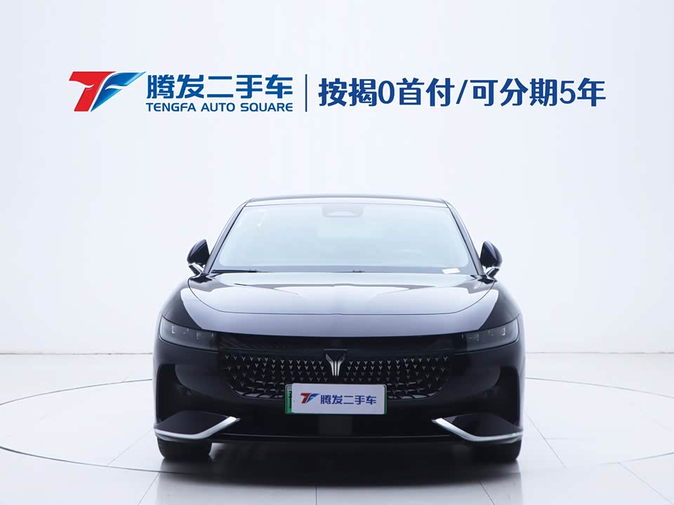 VOYAH Lantu chasing light