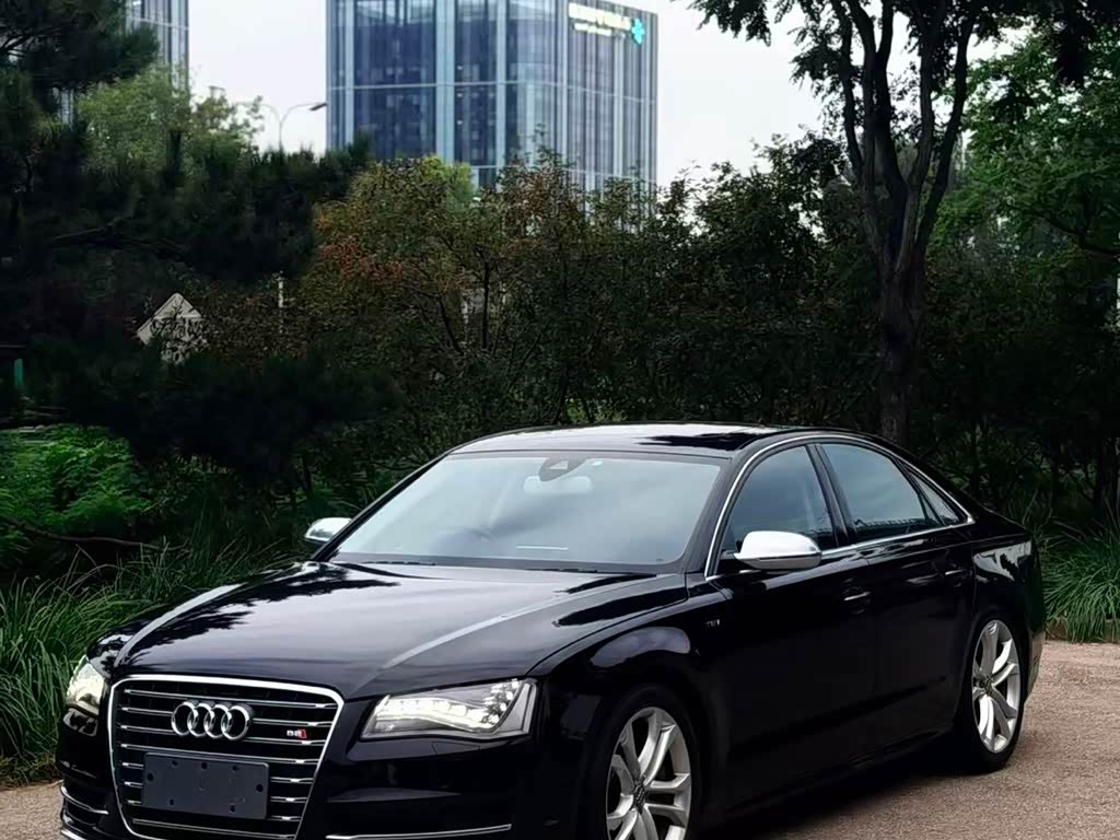 Audi S8