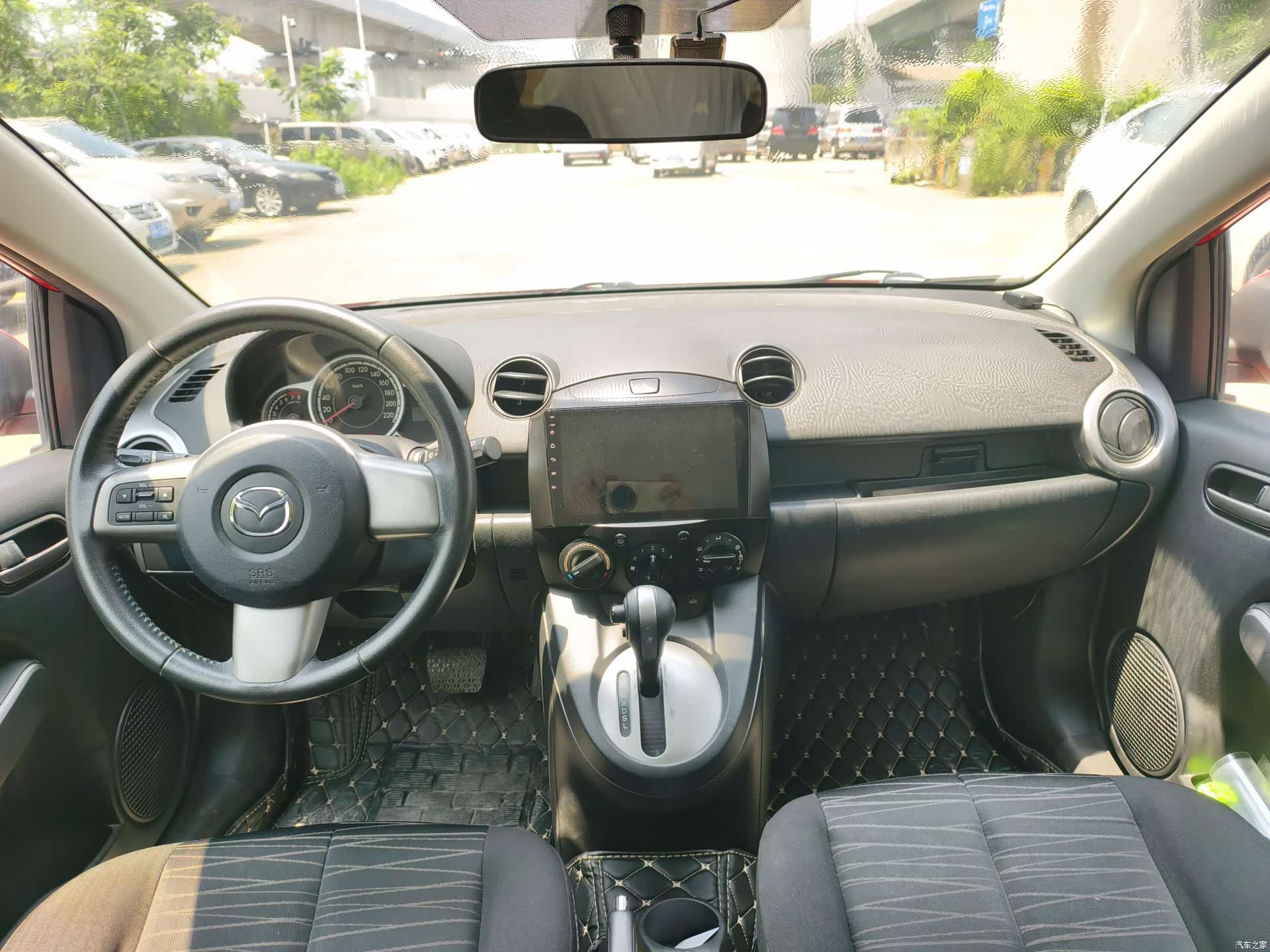 Mazda 2, 2013 8