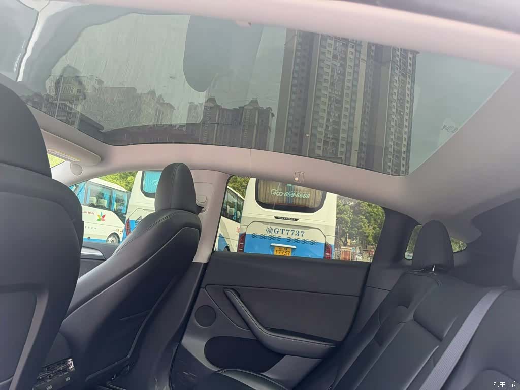 Tesla Model Y, 2024 6
